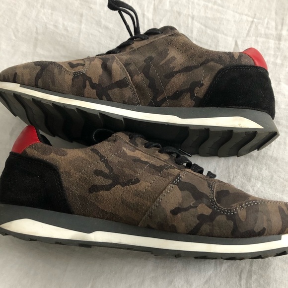 Ladies sneakers - Picture 2 of 3